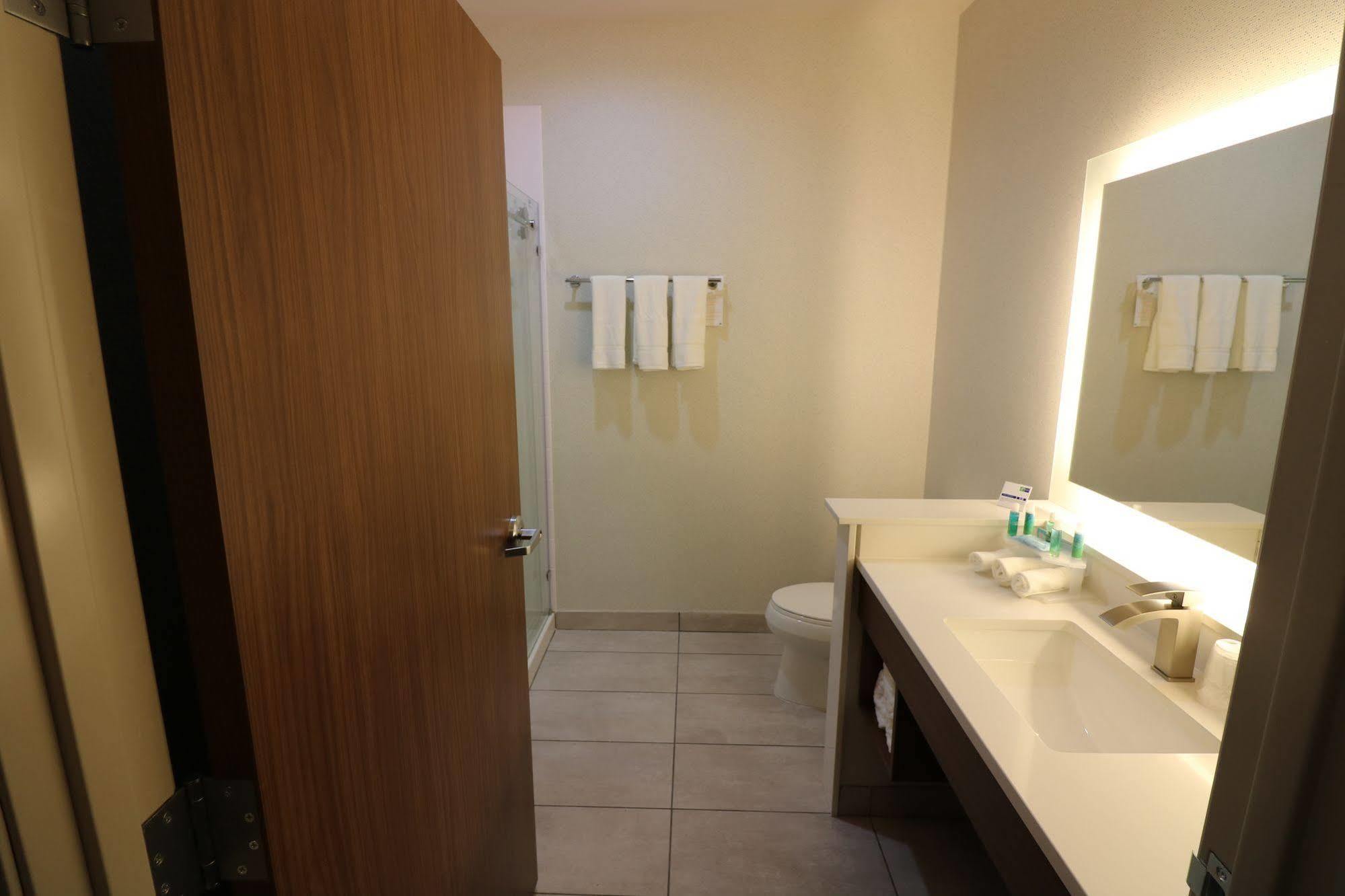 Holiday Inn Express & Suites - Coffeyville By Ihg Eksteriør bilde